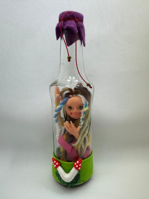 Duende Menina na Garrafa