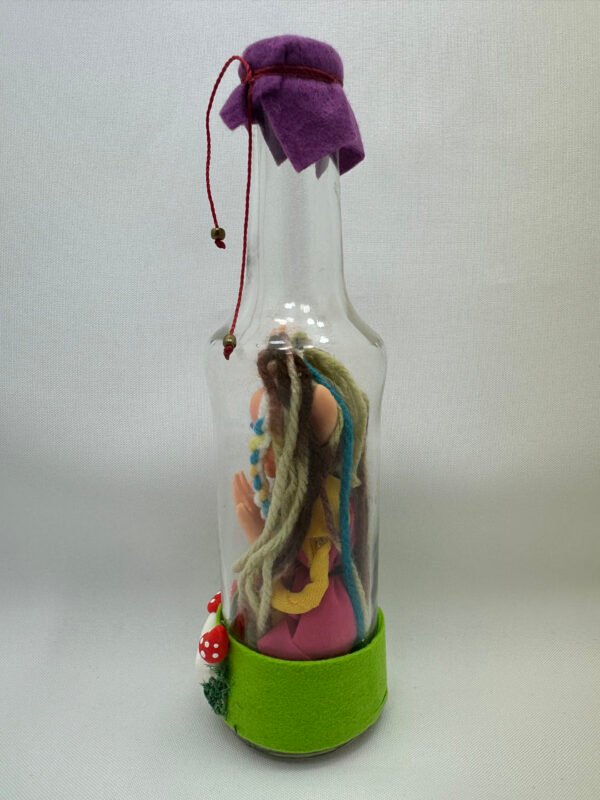 Duende Menina na Garrafa