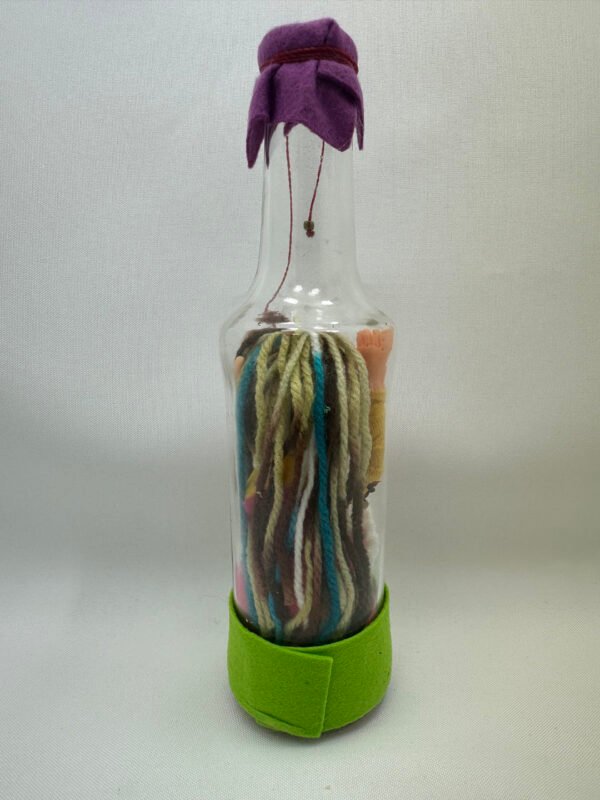 Duende Menina na Garrafa