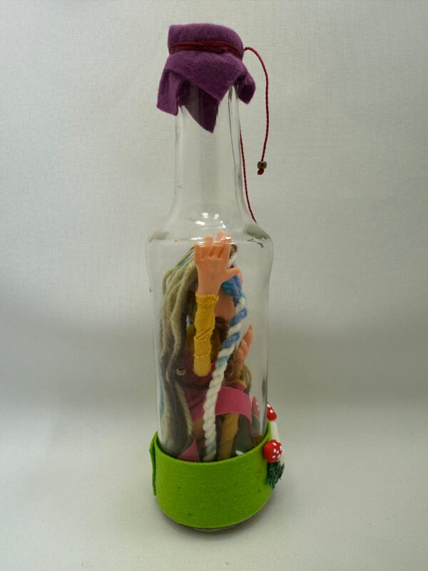 Duende Menina na Garrafa