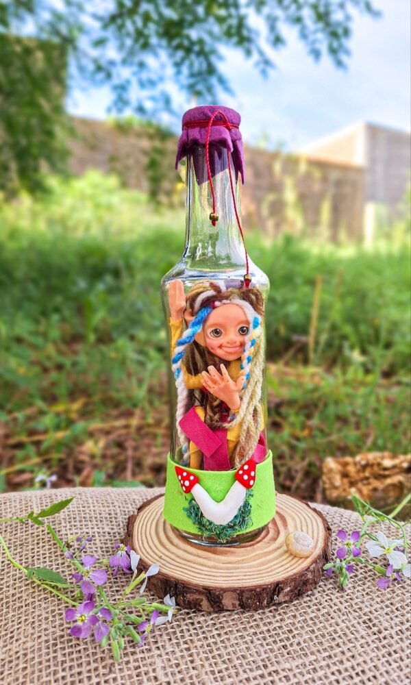 Duende Menina na Garrafa
