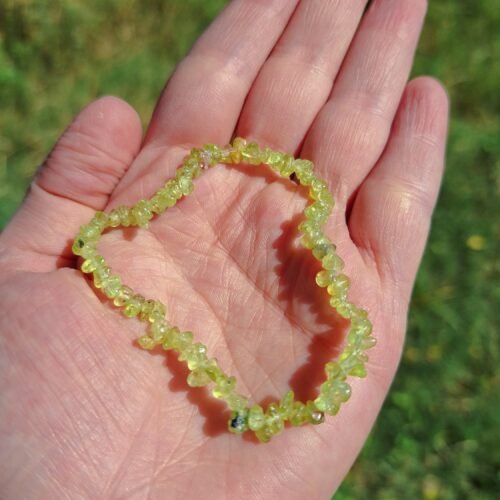 Pulseira de Peridoto Cascalho Delicado – Renovação, Prosperidade, Crescimento, Transformação (acompanha embalagem)