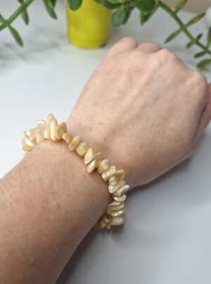 Pulseira Madrepérola Bege Cascalho - Luz Materna, Amor Universal