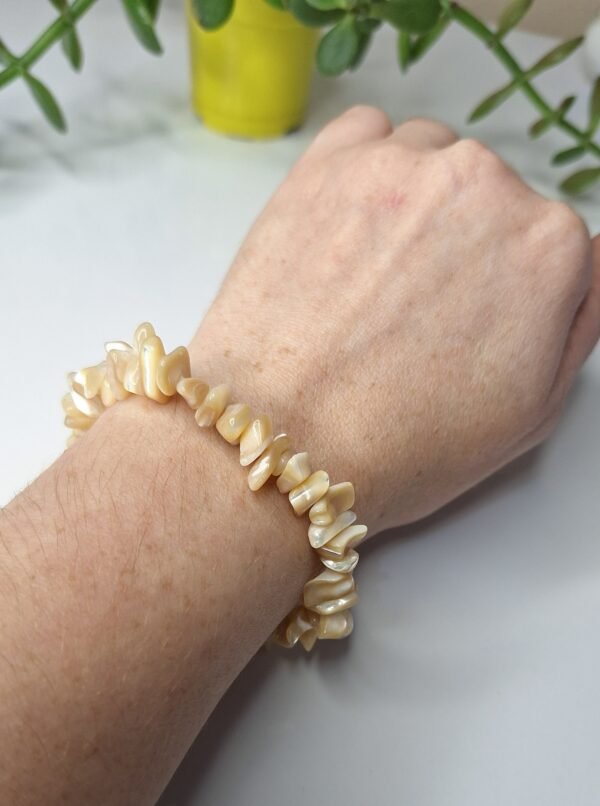 Pulseira Madrepérola Bege Cascalho - Luz Materna, Amor Universal