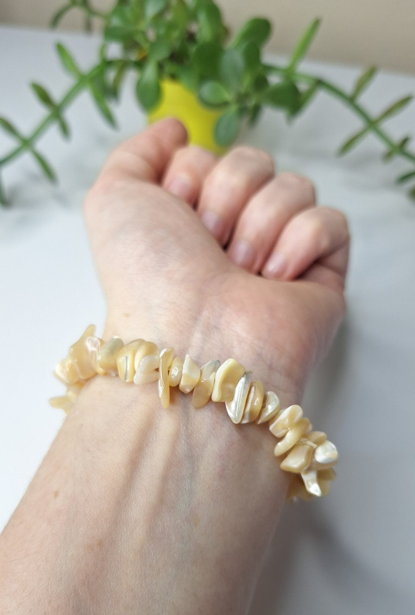 Pulseira Madrepérola Bege Cascalho - Luz Materna, Amor Universal