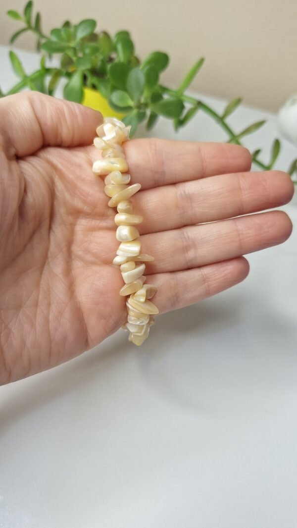 Pulseira Madrepérola Bege Cascalho - Luz Materna, Amor Universal