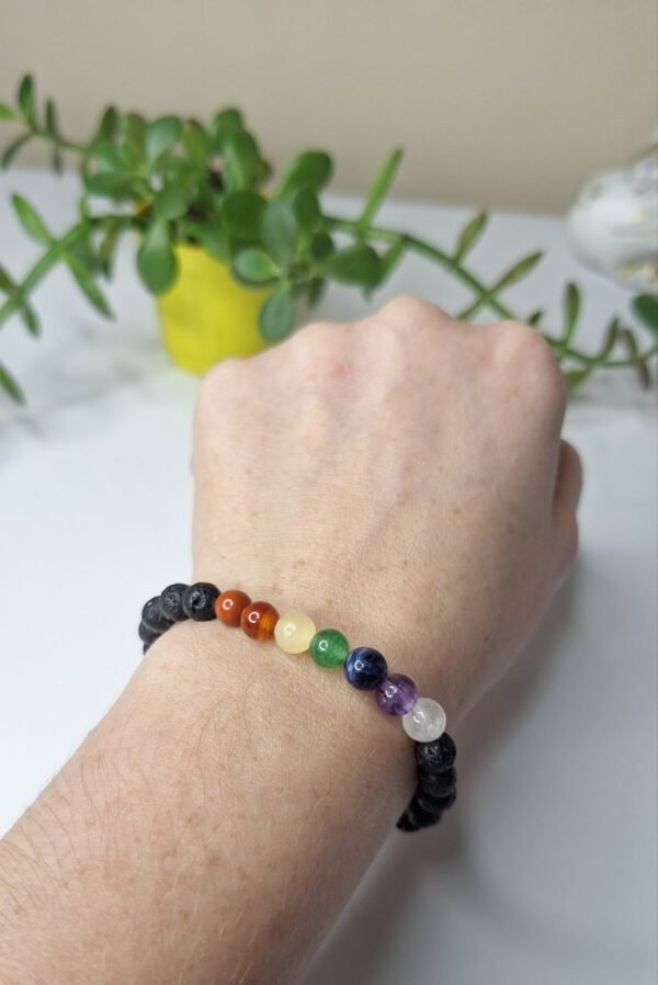 Pulseira 7 Chakras - Pedra Vulcânica 6mm- Harmoniza e Fortalece