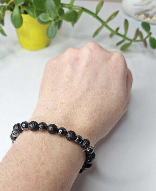 Pulseira De Pedra Vulcânica Com Hematita 6mm- Proteção e Resiliência