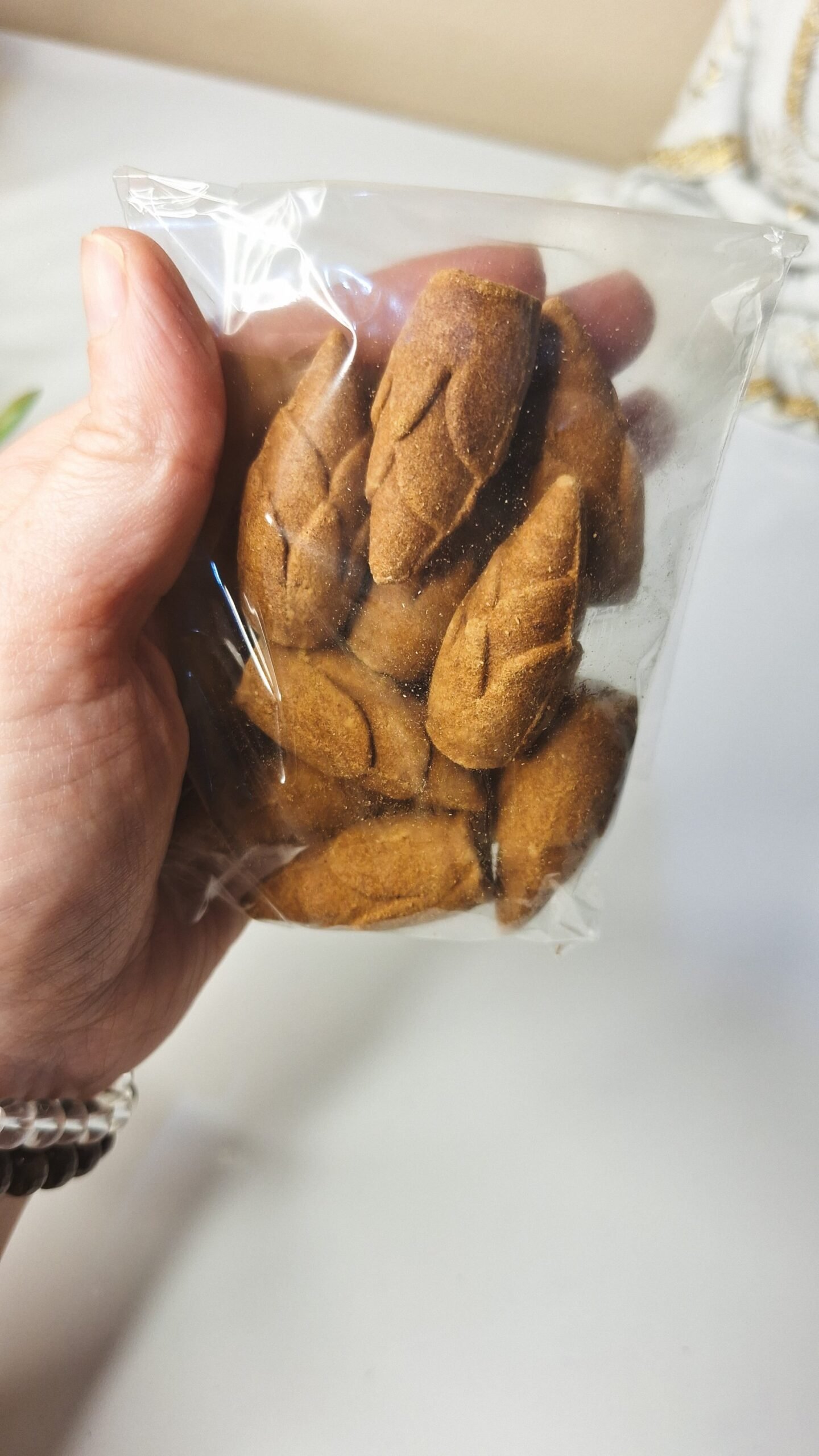 1000236725-4-scaled.jpg Incenso Cascata signo GÊMEOS (formato de flor de lótus)