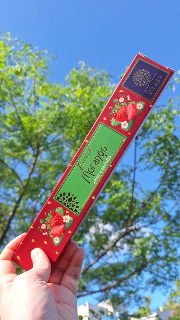 1000260139-scaled.jpg Incenso Finest- Morango 15 varetas- Terapêutico (AMOR E CARINHO)