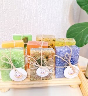 Kit "Xo Urucubaca" - 8 SABONETES ENERGÉTICOS+ ESSÊNCIA + SABONETEIRA GRÁTIS