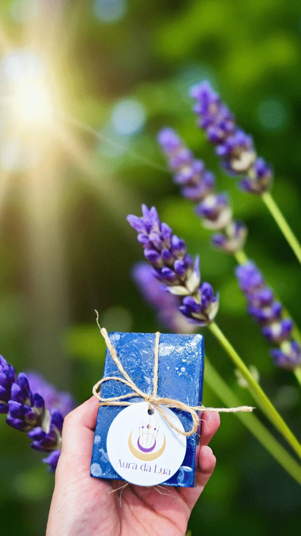 (Lançamento) SABONETE ENERGÉTICO DE LAVANDA E ANIL – (CALMA, PURIFICAÇÃO, EQUILÍBRIO)