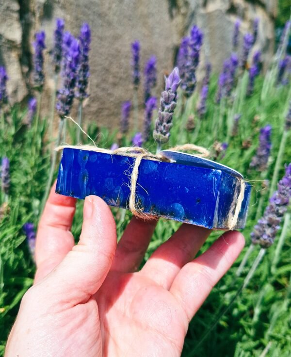 (Lançamento) SABONETE ENERGÉTICO DE LAVANDA E ANIL – (CALMA, PURIFICAÇÃO, EQUILÍBRIO)