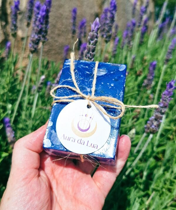 (Lançamento) SABONETE ENERGÉTICO DE LAVANDA E ANIL – (CALMA, PURIFICAÇÃO, EQUILÍBRIO)