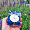 (Lançamento) SABONETE ENERGÉTICO DE LAVANDA E ANIL – (CALMA, PURIFICAÇÃO, EQUILÍBRIO)