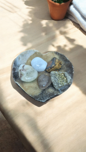 💖 Kit de Cristais “Coração Ancorado” – Edição Energizada com Reiki Prosperidade, Clareza e Conexão Interior com o Poder das Pedras Naturais