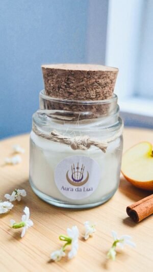 Vela Maçã com Canela – Aroma Quente e Aconchegante | Chama da Coragem e Proteção