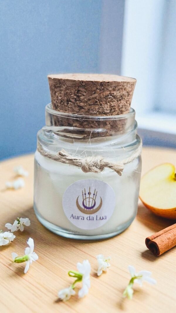 Vela Maçã com Canela – Aroma Quente e Aconchegante | Chama da Coragem e Proteção