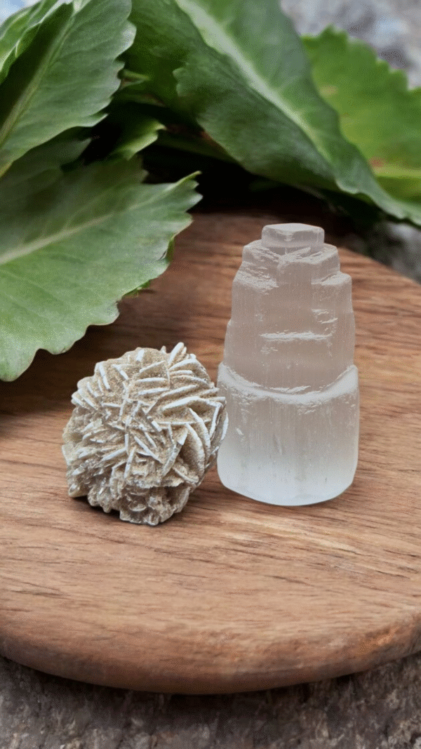 Torre de Selenita com Rosa do Deserto Purificação, Proteção e Conexão Espiritual