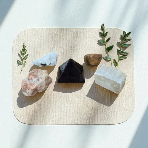 Kit Energético de Cristais de Poder Composto por: Pirâmide de Obsidiana + Selenita + Olho de Tigre + Pedra do Sol Natural + Pedra da Lua Natural