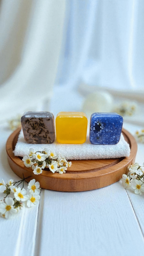 💜Kit Ritual 3 Forças – limpeza, energia e calma (3 sabonetes Lavanda + Mel+ Anil, Alecrim e Sal Grosso — com Reiki)