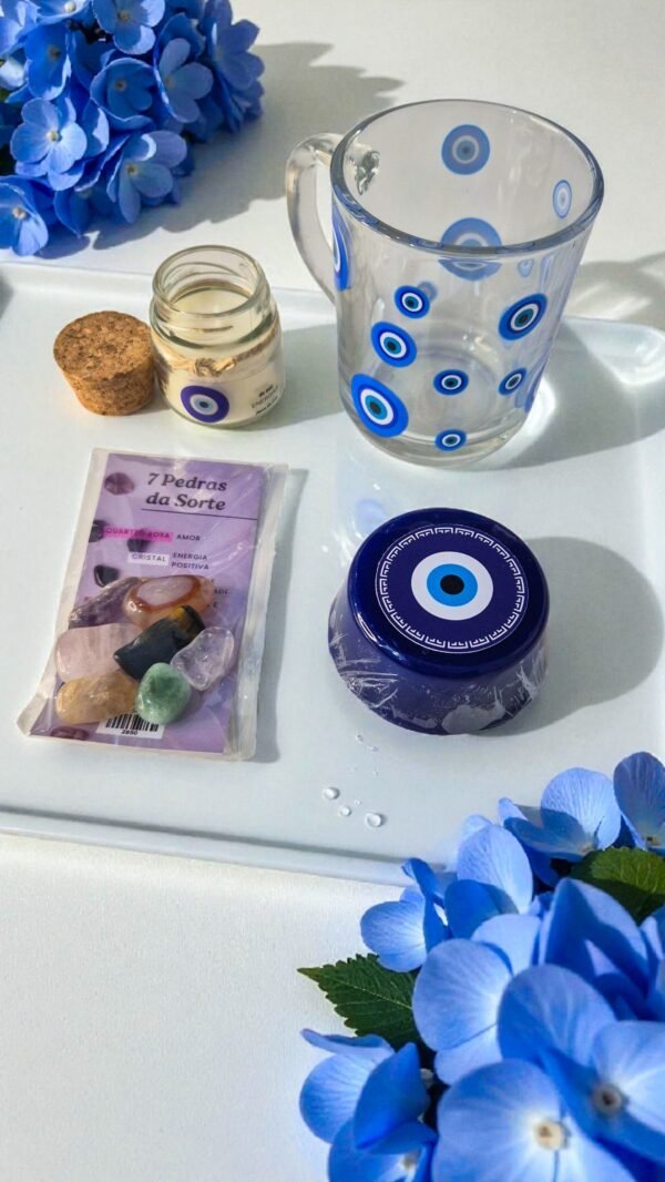 2025/09/1000245061.jpg 🧿 Kit Olho Místico – Proteção Kit 7 Pedras da Sorte + Caneca de Vidro Olho Grego 230ml+ Vela Olho Grego + Sabonete Exclusivo Olho Grego(com energia Reiki)