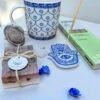 2025/10/1000245297.jpg Kit Ritual Zem – Caneca de Porcelana 350ml + Infusor de Chá + Coração em Selenita + Sabonete de Lavanda + Incensário Mão de Fátima + Incenso Natural de Chá Branco e Flor de Laranjeira