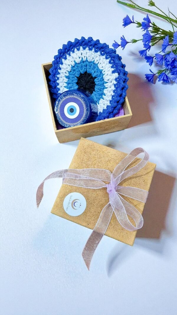 2025/10/1000256516.jpg Kit com Caixa MDF + 2 Porta-Copos de Crochê Olho Grego + 1 Sabonete Artesanal