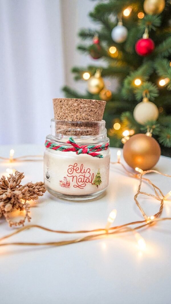 2025/11/1000261905.jpg 2 Velas “Feliz Natal” – Torta de Maçã & Romã do Mediterrâneo (com Reiki)