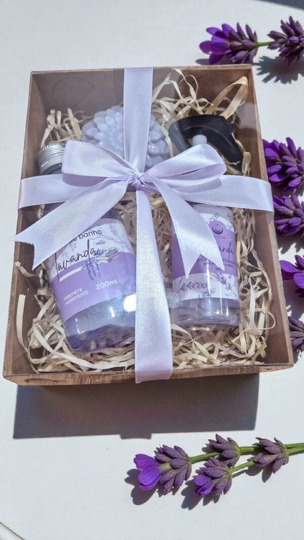 Kit Pausa para Relaxar –Aromas de Lavanda (Sabonete, Geleia de Banho, Água de Tecidos e Cartão)