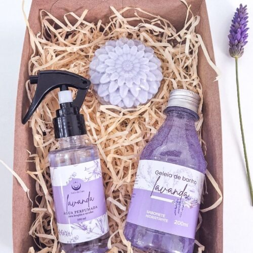 Kit Pausa para Relaxar –Aromas de Lavanda (Sabonete, Geleia de Banho, Água de Tecidos e Cartão)