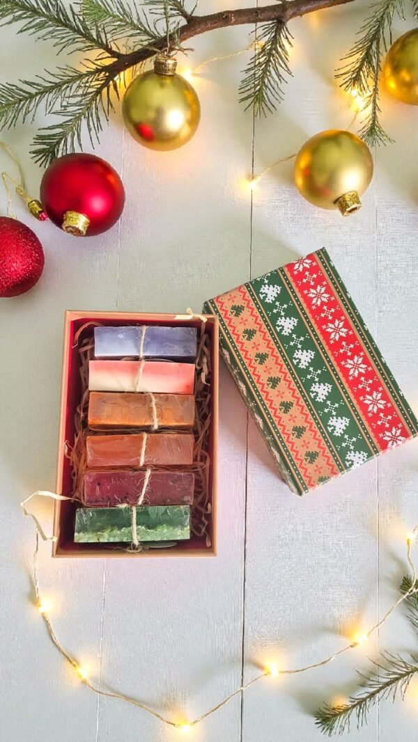 2025/11/1000264473.jpg Kit Natalino – Banho de Energias & Boas Vibrações (6 Sabonetes com caixa acartonada e Energia Reiki)