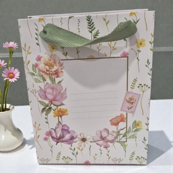 2026/01/1000298157.jpg Sacola Acartonada Floral – Personalizável
16 x 20 x 7 cm