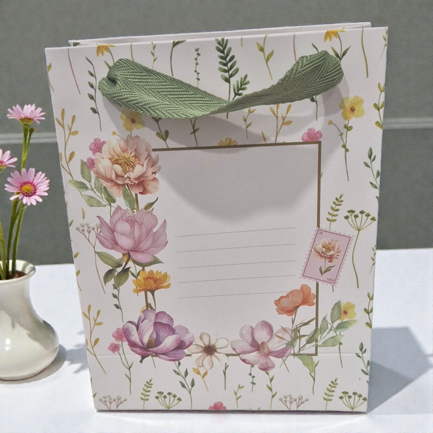 Sacola Acartonada Floral – Personalizável
16 x 20 x 7 cm