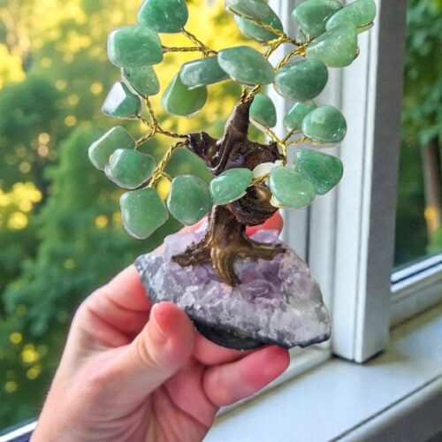 2026/01/1000315004.jpg Bonsai Árvore de Quartzo Verde na Drusa de Ametista – Cura, Equilíbrio Emocional e Harmonia