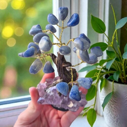 Bonsai Árvore de Sodalita na Drusa de Ametista – Clareza Mental, Comunicação e Equilíbrio Emocional