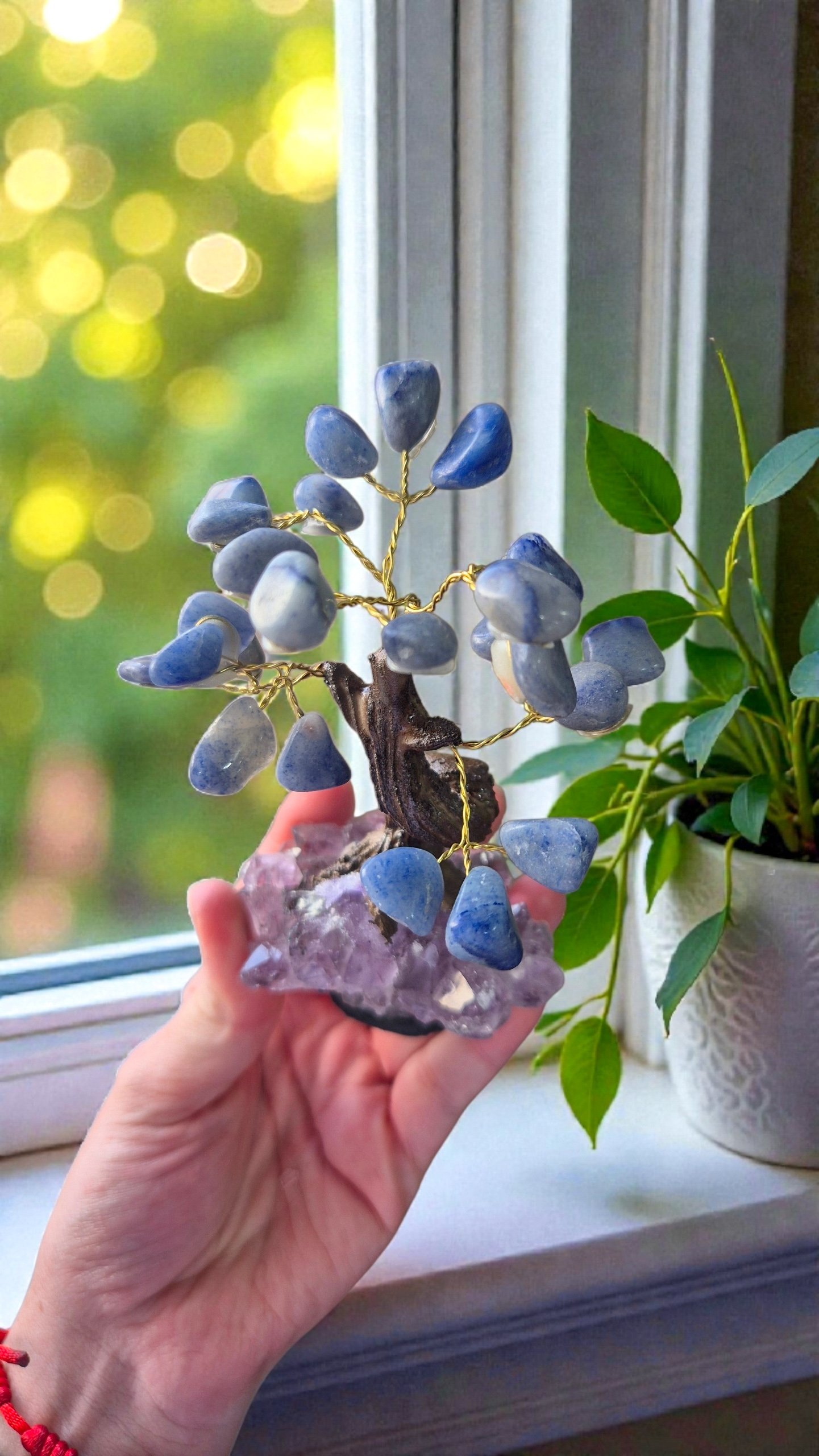 Bonsai Árvore de Sodalita na Drusa de Ametista – Clareza Mental, Comunicação e Equilíbrio Emocional