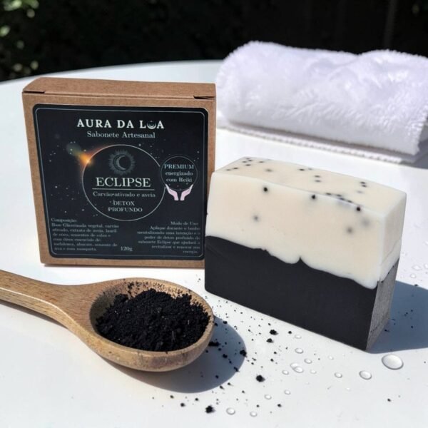 2026/03/1000340197.jpg Eclipse – Detox Profundo
Sabonete de Carvão Ativado com Aveia | Limpeza Purificante & Equilíbrio Cutâneo
