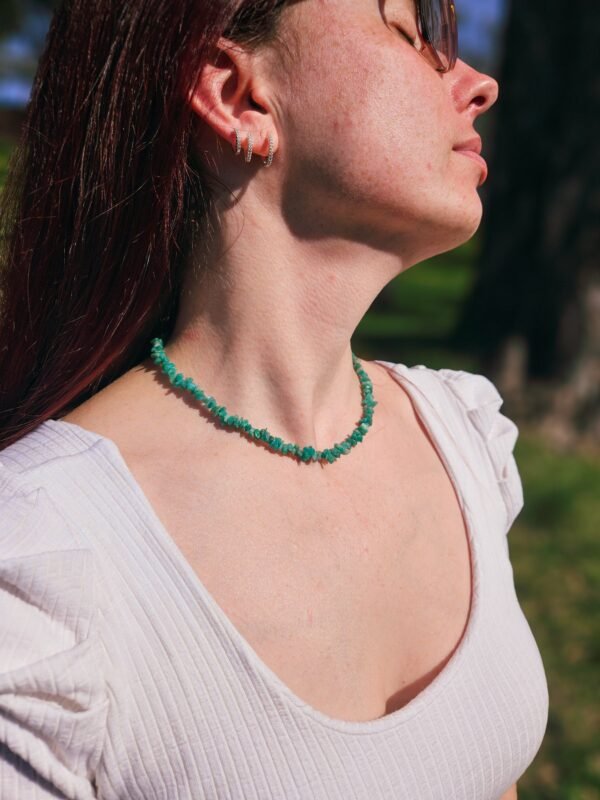 Colar de Quartzo Verde Cascalho Delicado – Cura, Equilíbrio(com embalagem com energia Reiki)