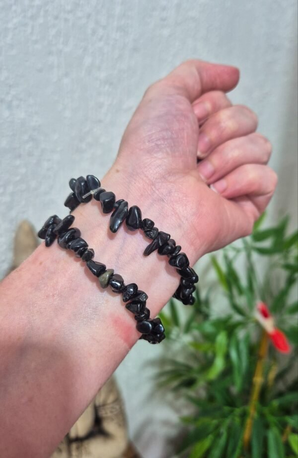 Pulseira de Obsidiana Negra Cascalho– Proteção, Limpeza Energética e Aterramento (acompanha embalagem)