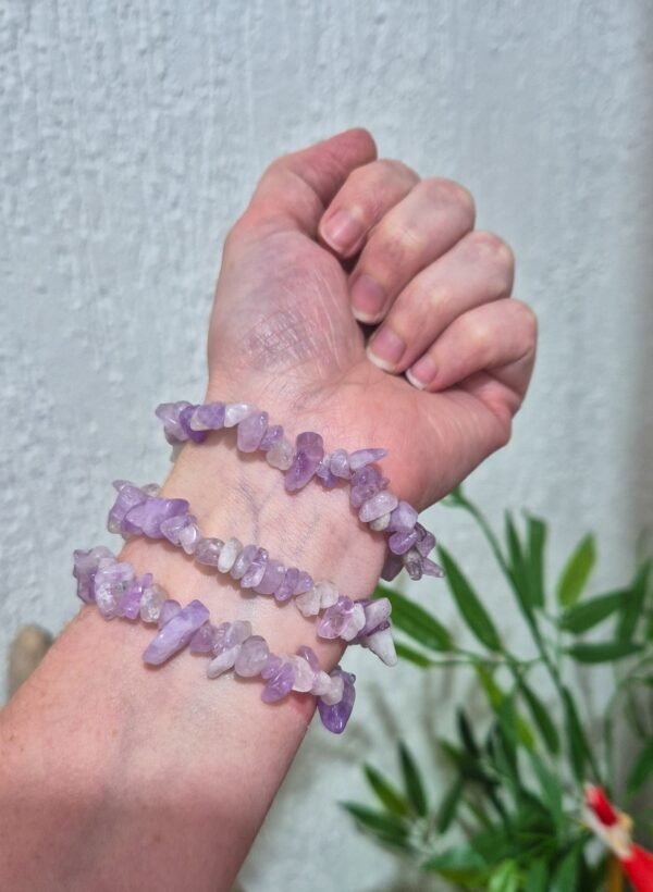 Pulseira de Ametista Lavanda – Calma, Intuição e Proteção Espiritual (acompanha embalagem)