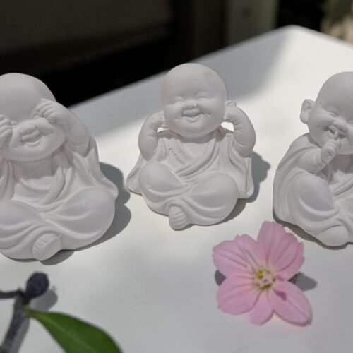 Trio de Budas em Gesso | Sabedoria, Proteção e Serenidade — 7,5cm