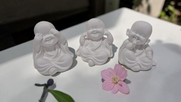 Trio de Budas em Gesso | Sabedoria, Proteção e Serenidade — 7,5cm