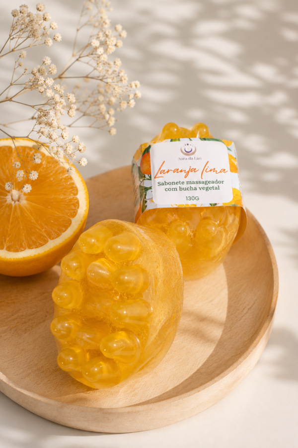 Sabonete Massageador de Laranja Lima – 130g com bucha vegetal orgânica