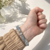Pulseira de Água Marinha Cascalho – Calma, Comunicação e Equilíbrio Emocional(acompanha embalagem)