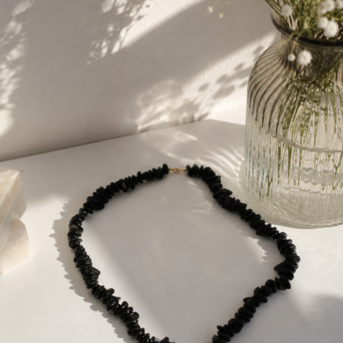 Colar de Obsidiana Negra Cascalho – Proteção, Limpeza Energética e Aterramento(com embalagem e energia Reiki)